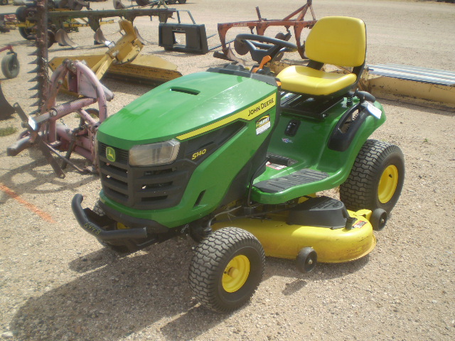 John Deere S-140 riding mower, 22hp., 42" deck, 57 hrs.